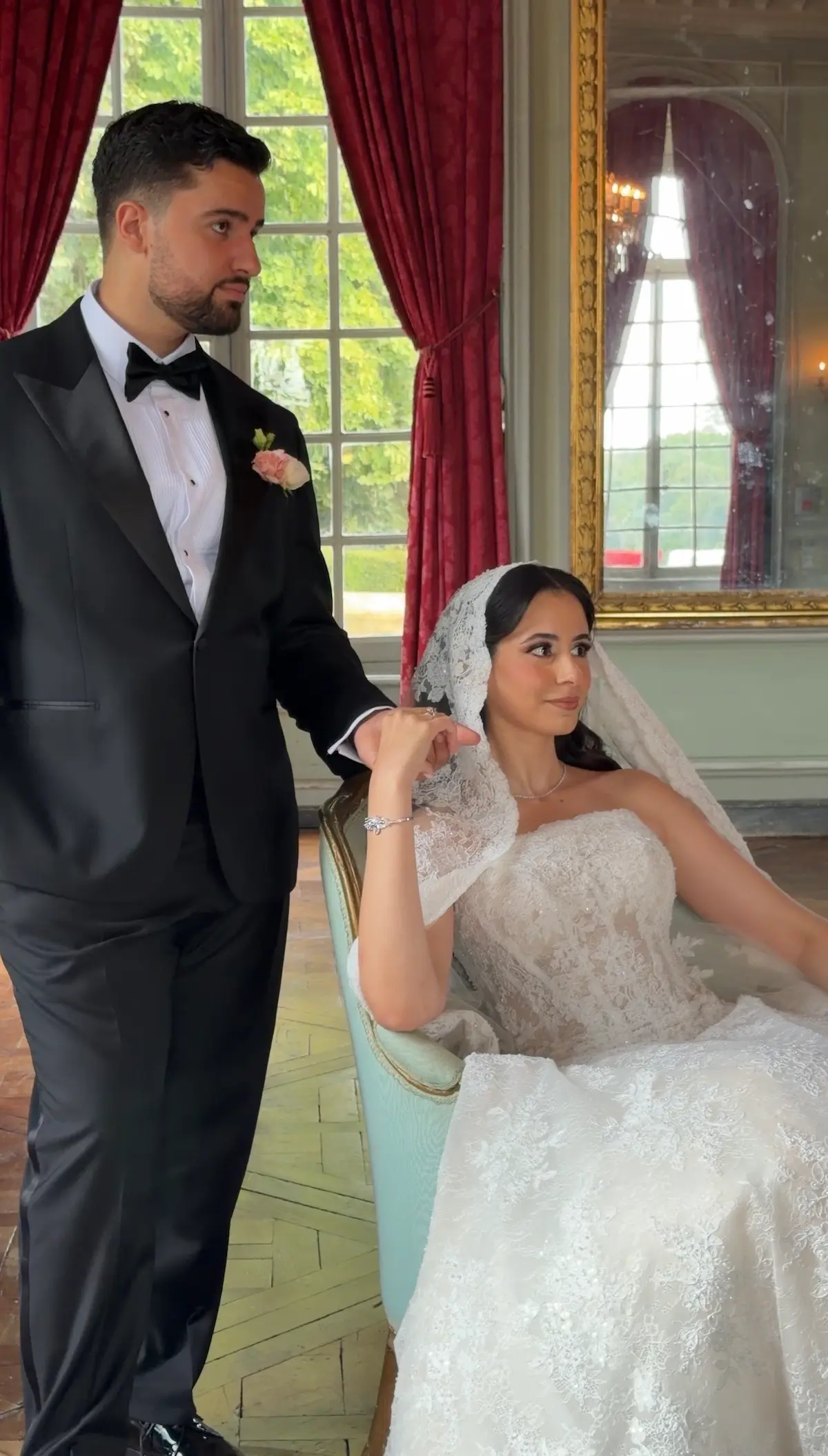 Couple de mariés ensemble